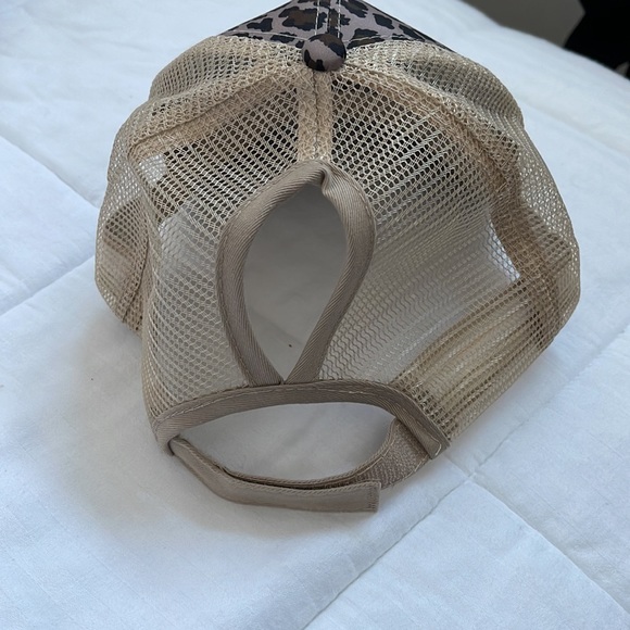 Leopard hat - Picture 3 of 3